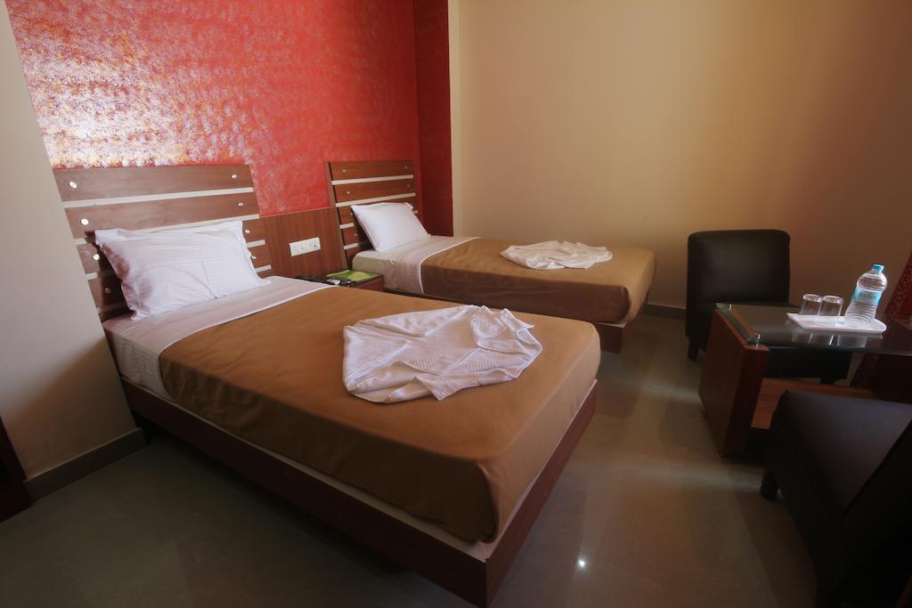Urmee Hotel Bhubaneswar Exterior photo
